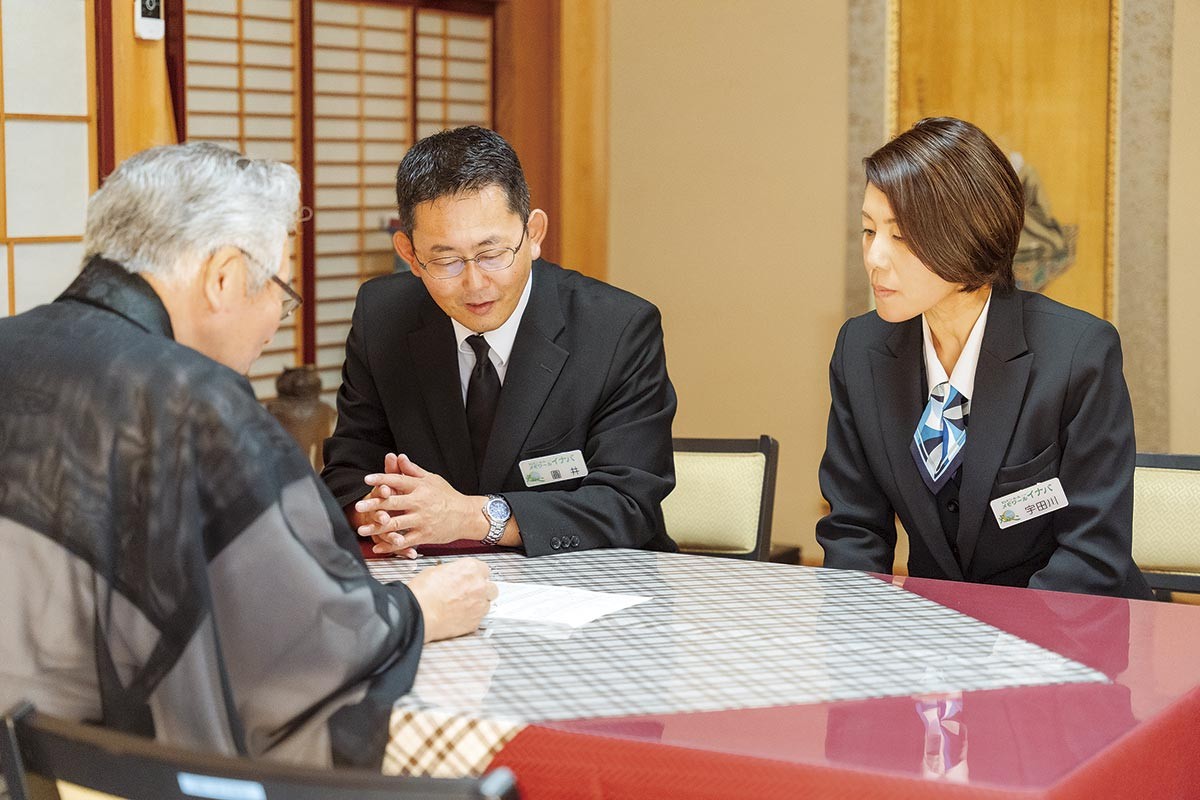 鳥取市「株式会社 メモワールイナバ」の仕事風景