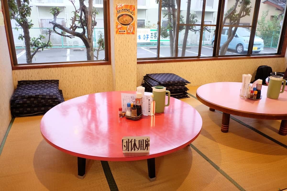 鳥取県境港市にある老舗中華料理店『新来軒』の店内