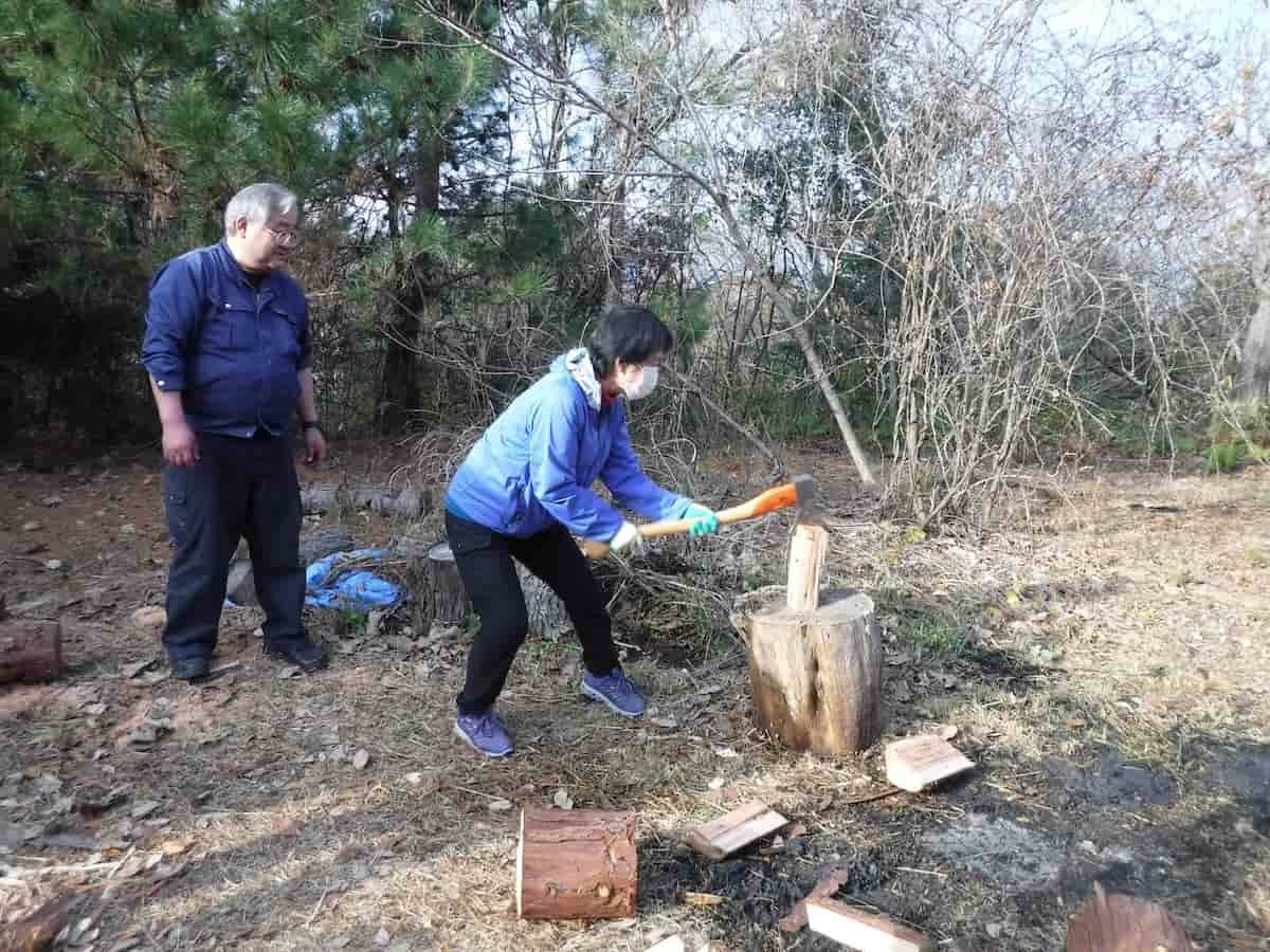 「里山自然塾」での里山生活体験の風景