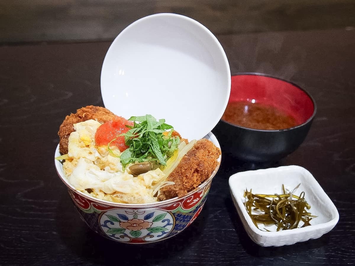 鳥取県境港市にあるうどん屋『うどんマルコ～hanare～』の「マルコのKATU丼」