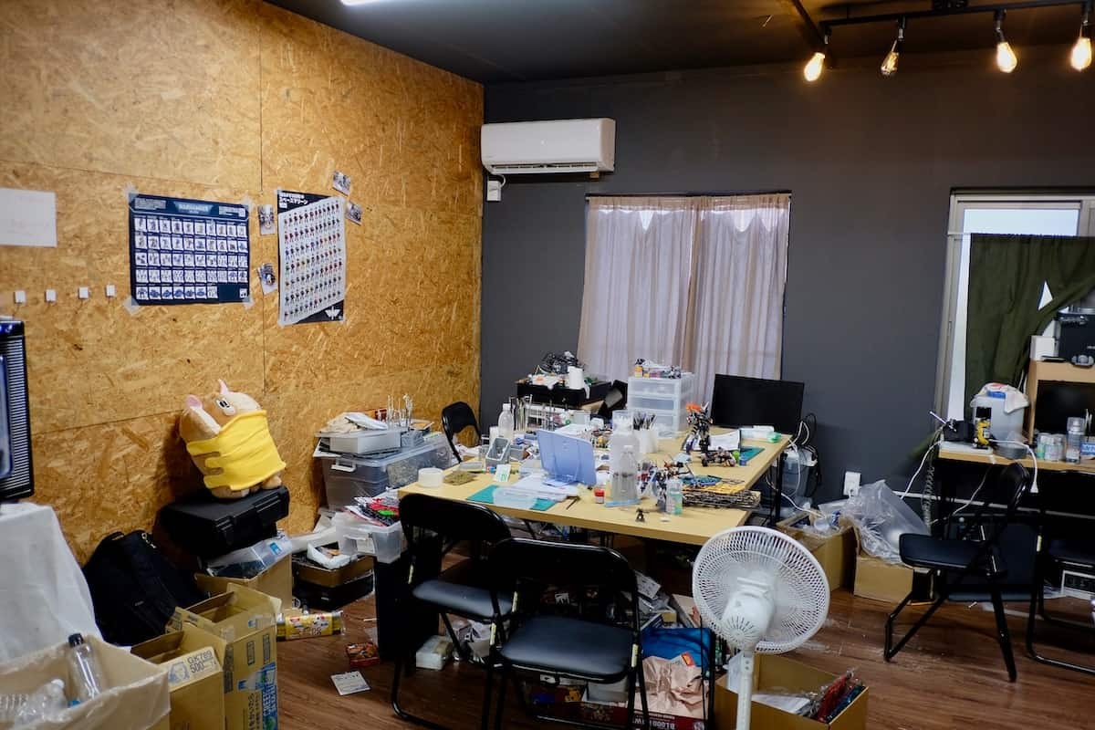 鳥取県米子市にある模型店『ニワカ堂』の「制作スペース」