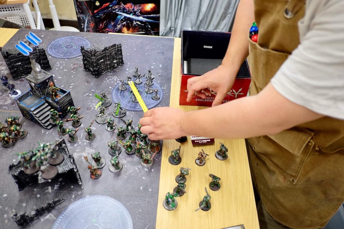 鳥取県米子市にある模型店『ニワカ堂』の「ゲームスペース」