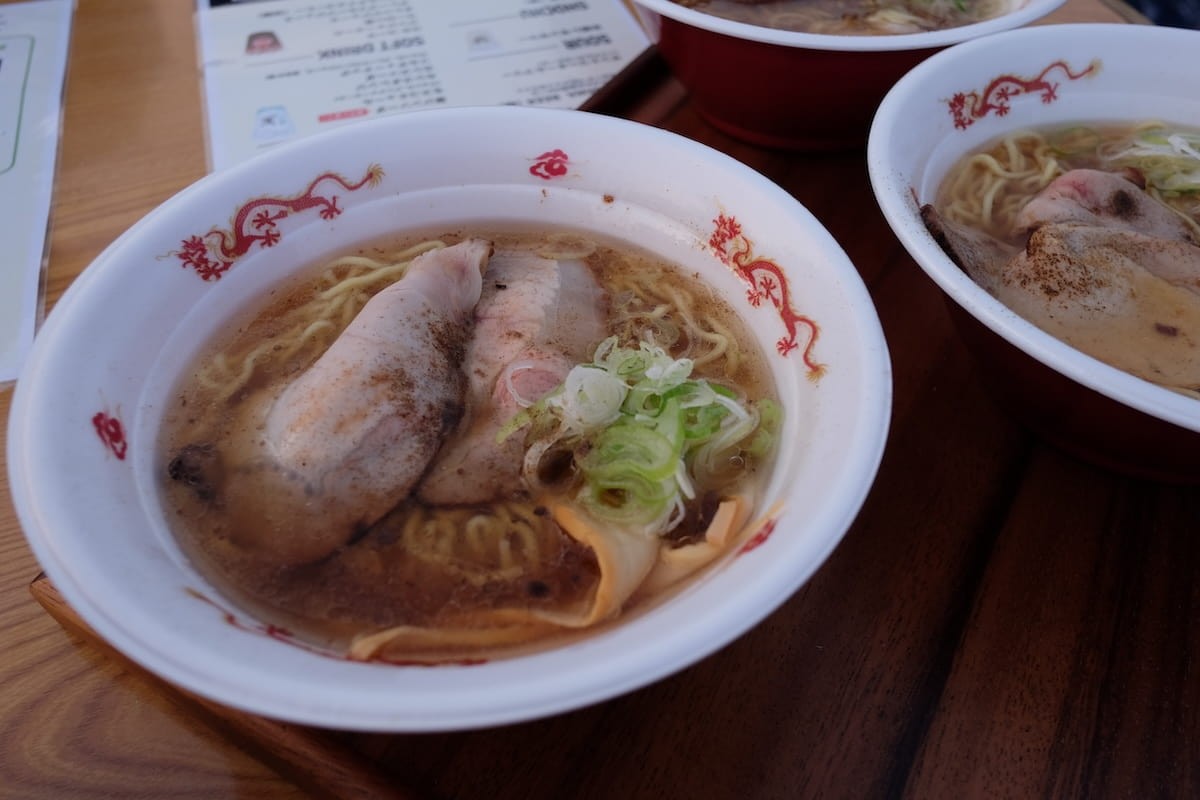 鳥取県米子市にある中華そば専門店『三日月商店』の「牛骨ラーメン」