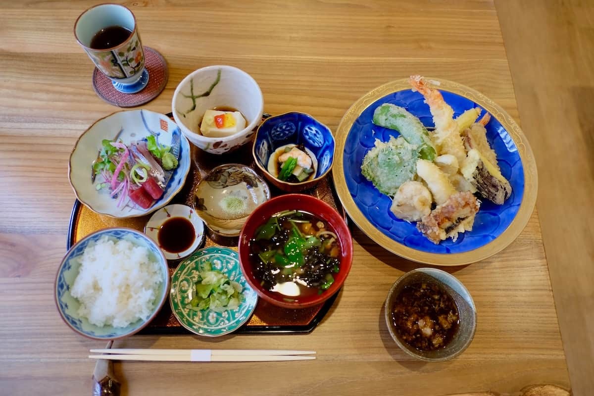 鳥取県米子市にある和食屋『天ぷら 魚とごはん TAKEZO1988』の「たらふく善 〜10種〜」
