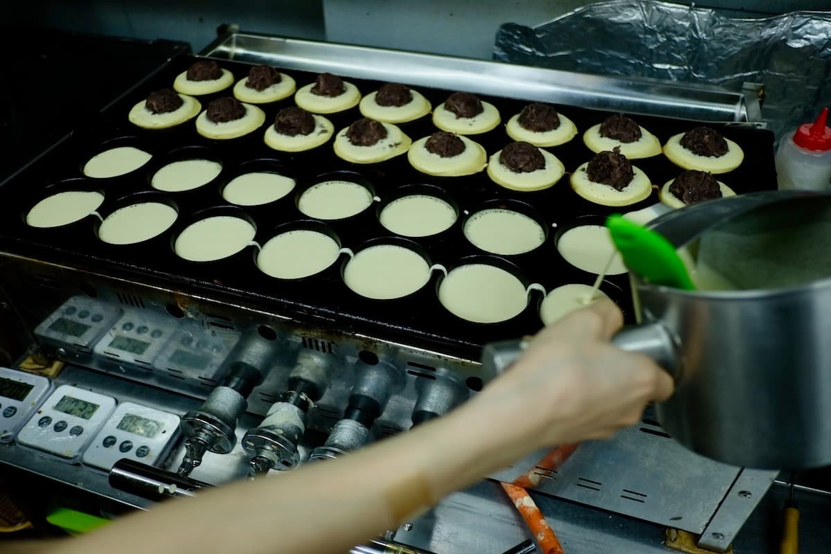 鳥取県米子市にある大判焼きとクレープのお店『あんとバター』の仕事風景