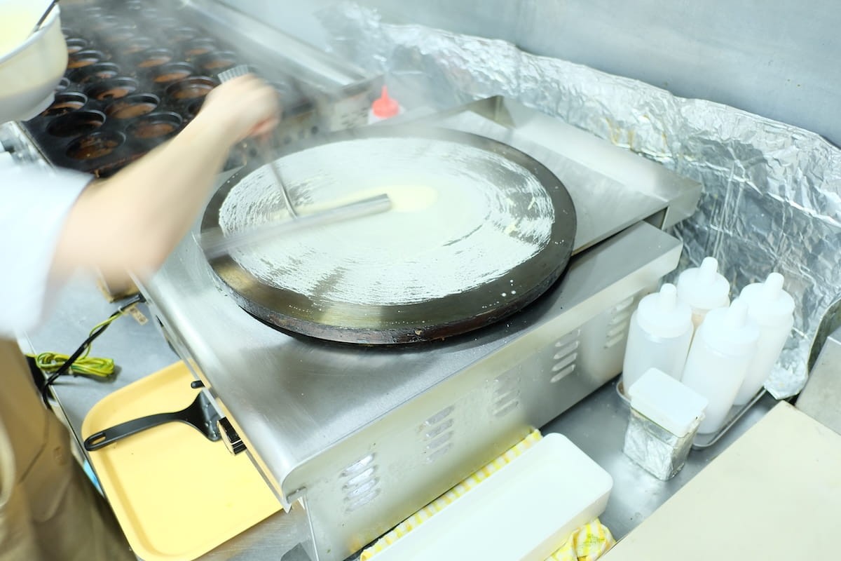 鳥取県米子市にある大判焼きとクレープのお店『あんとバター』の仕事風景