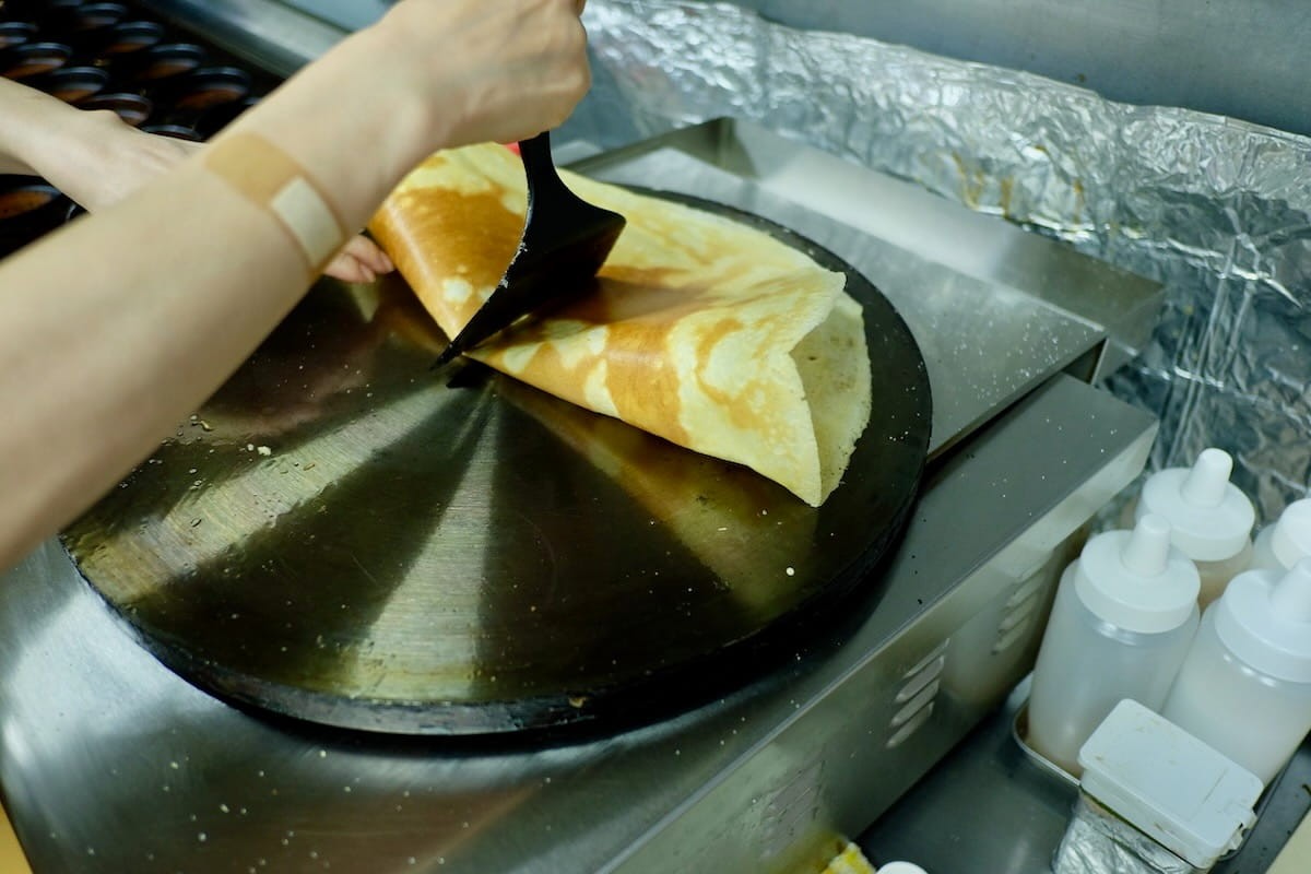 鳥取県米子市にある大判焼きとクレープのお店『あんとバター』の仕事風景