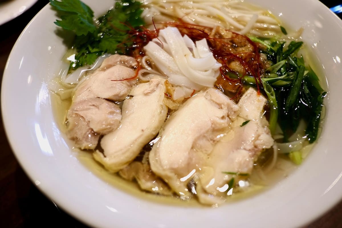 鳥取県米子市にあるベトナム料理専門店『Star＆Sun』の「鶏肉のフォー」