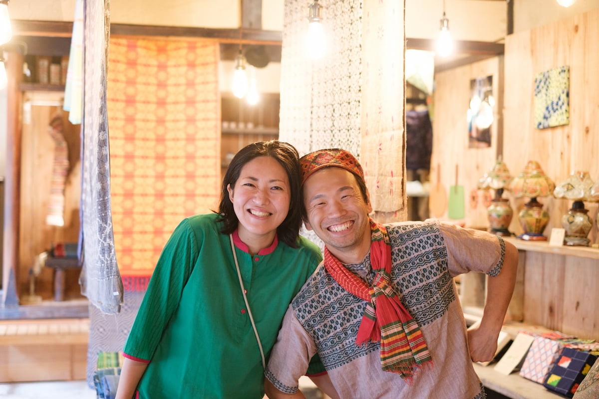 島根県邑南町『世界の手仕事屋HINUITO』のオーナーご夫婦
