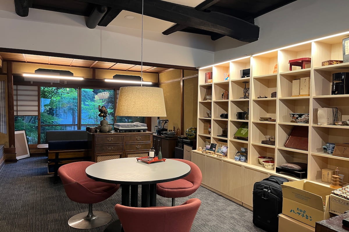 島根県松江市の古民家カフェ『Kifumi coffee craftbeer』の内観