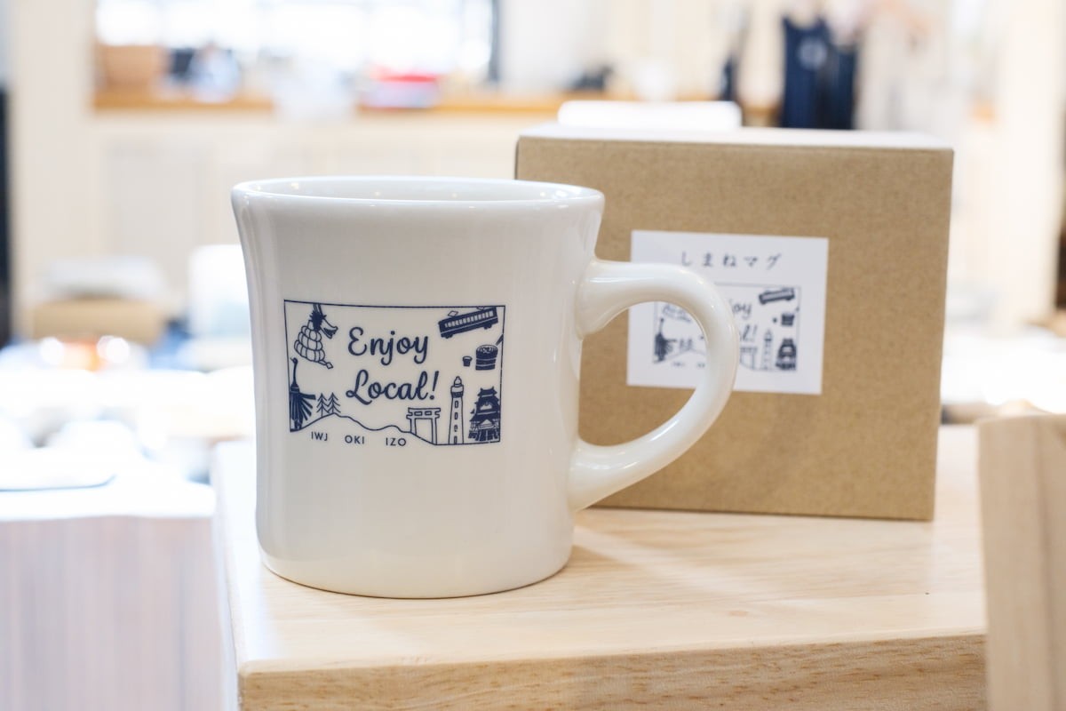 島根県松江市『シマシマしまね』のオリジナル商品「しまねマグ」