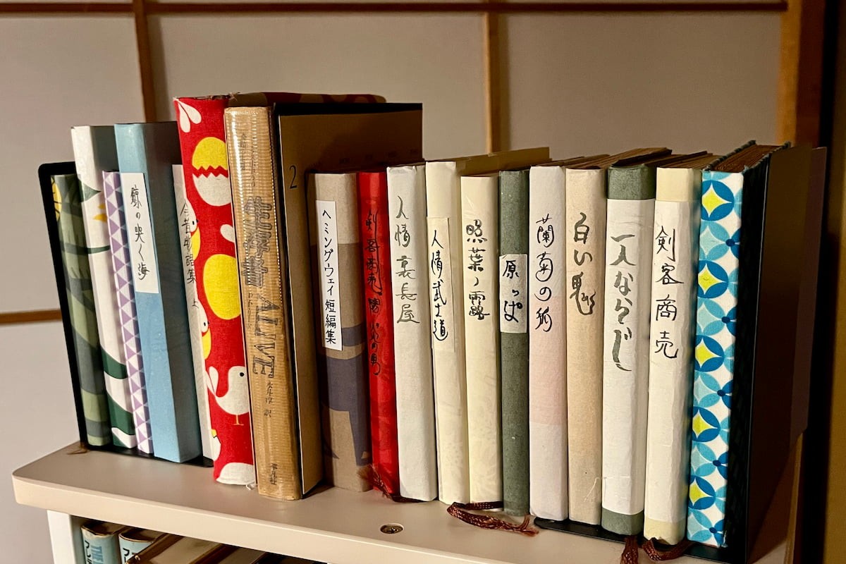 島根県出雲市の古書店『書堂しろへび』で修復された本