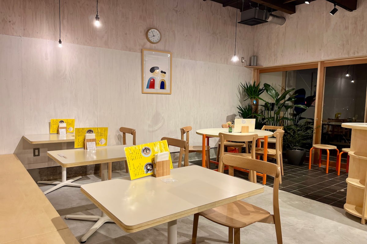 島根県出雲市のラーメン店『RAMEN SUN!』の店内