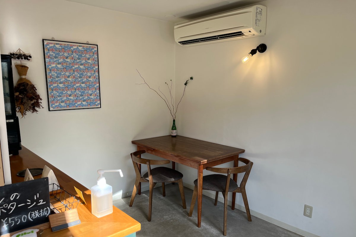 島根県松江市のパン屋『pilvi』のイートインスペース