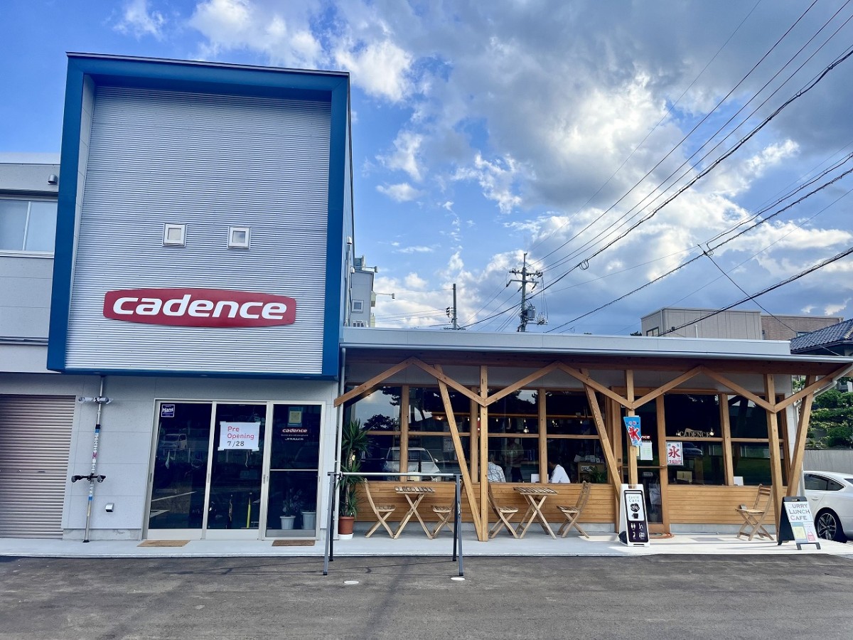 鳥取県米子市皆生温泉にあるカフェと自転車屋のお店『cadence（ケイデンス）』の外観