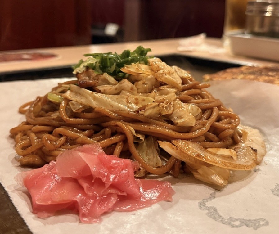 鳥取県琴浦町にあるお好み焼き店『風の街 東伯店』の「焼きそば」
