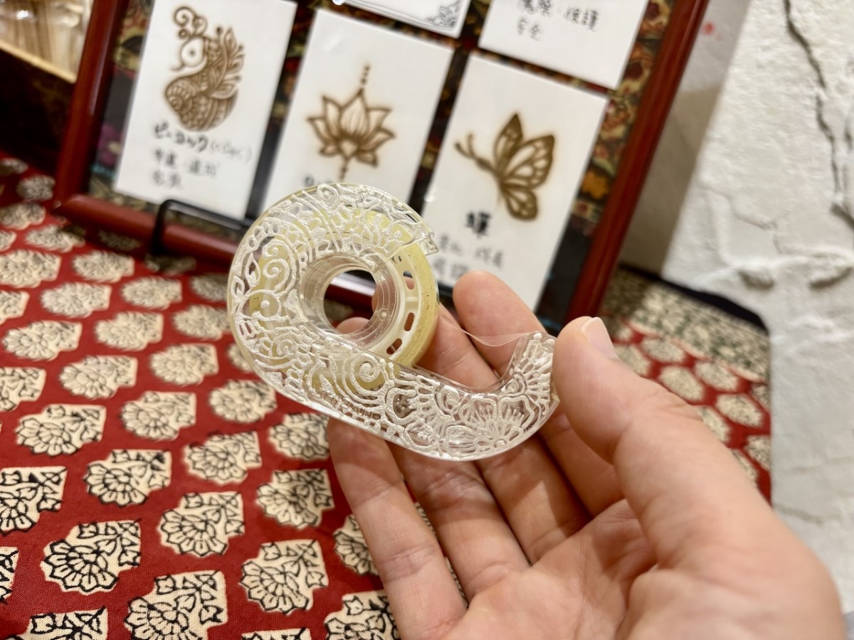 ヘナアート「marsa」さんのオリジナル雑貨アート「セロハンテープ」。