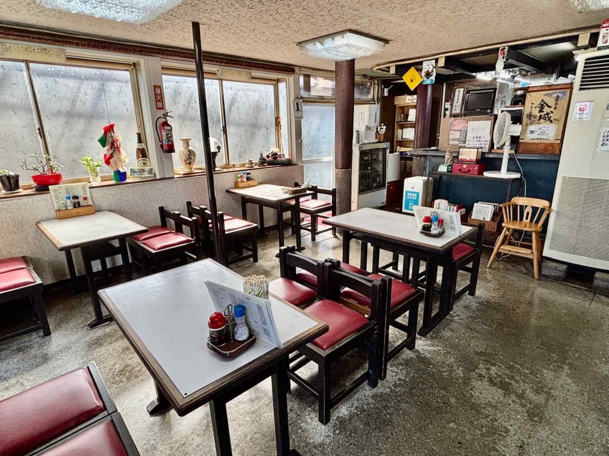 浜田市の『たこ初食堂』の1階。