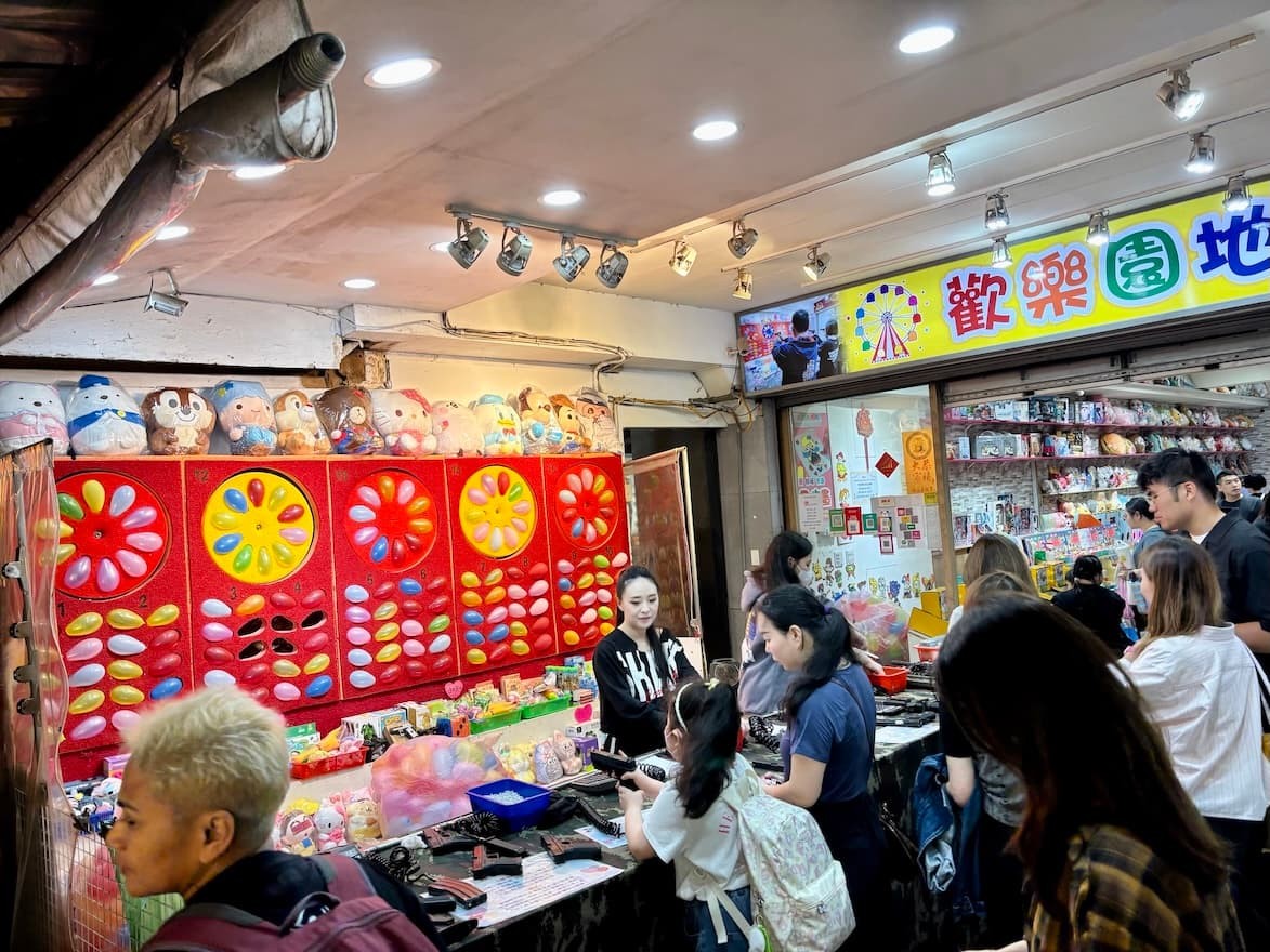 台湾の「饒河街観光夜市」の射的。
