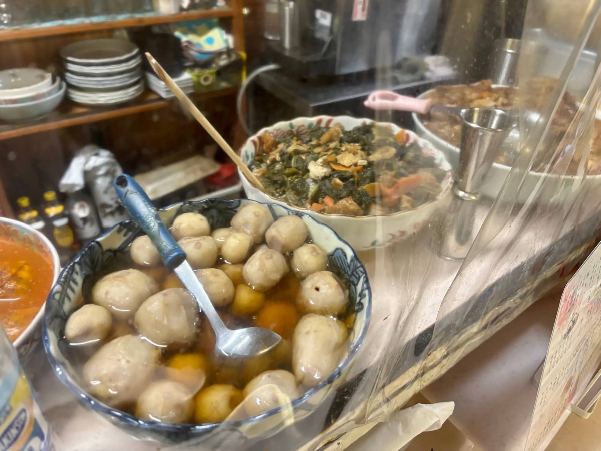 島根県雲南市にある『大衆酒場かもと』のカウンター料理。