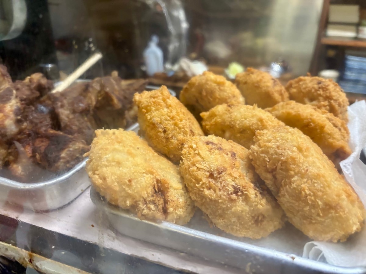 島根県雲南市にある『大衆酒場かもと』の揚げ物。