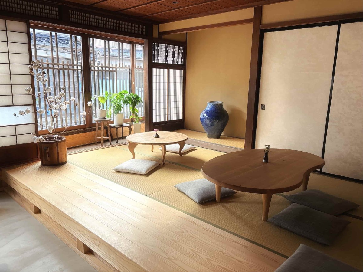 出雲市平田町の『おやつ工房Lukka』のカフェスペース。