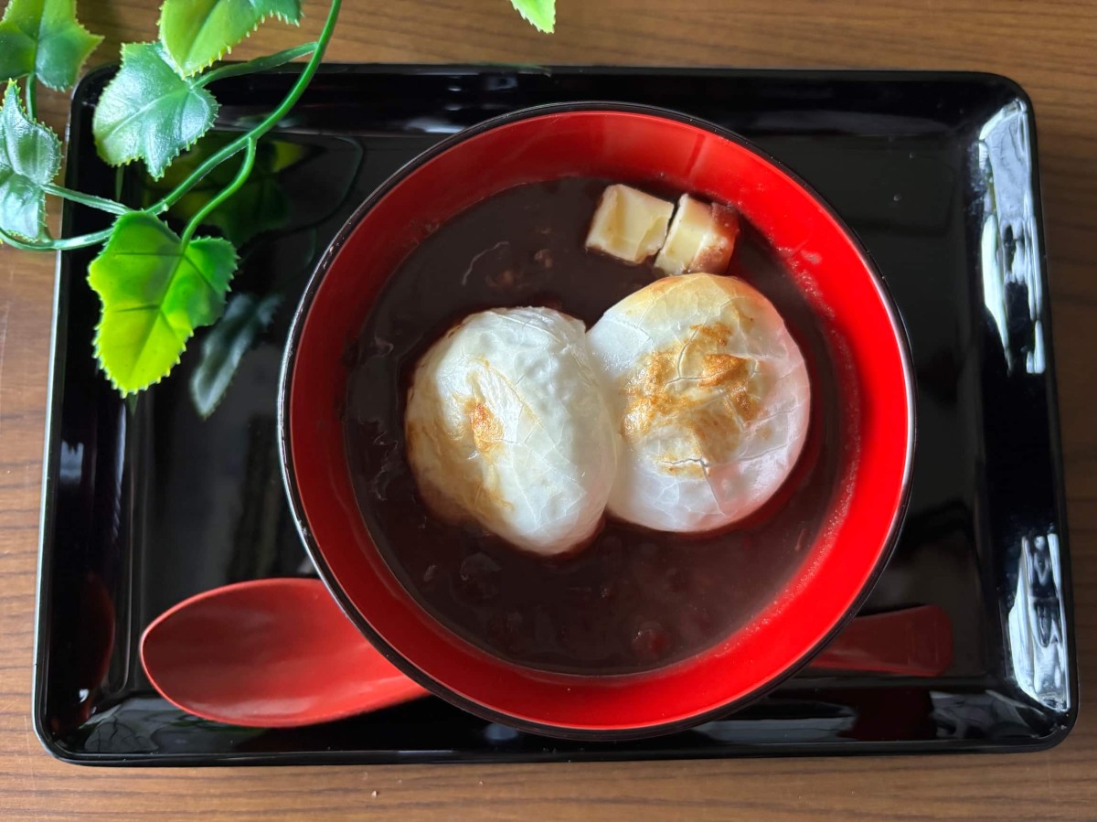 バレンタインレシピ「チョコぜんざい」のバタートッピング