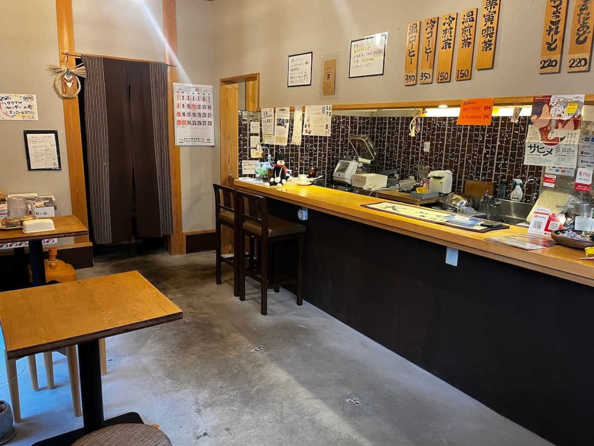 大田市の『栗寅』の内観