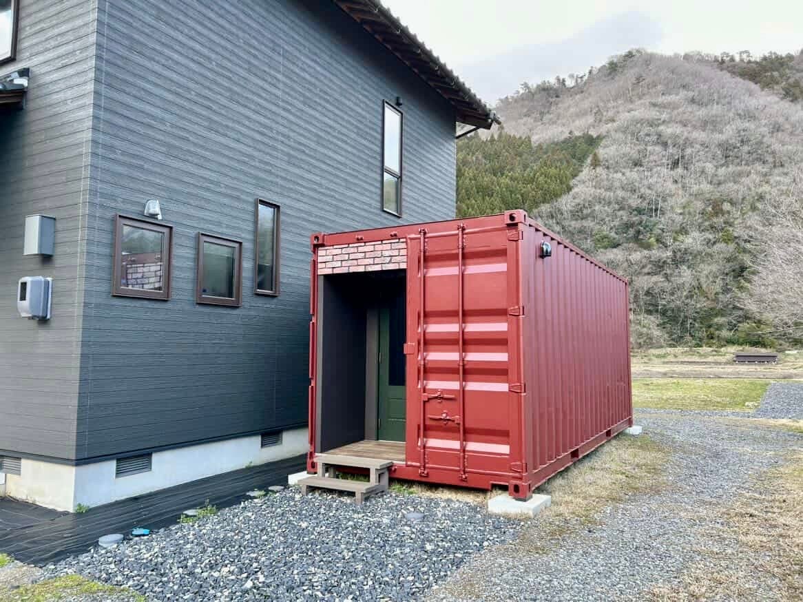 出雲市佐田町の『TAKE OUT ばなな』の外観。