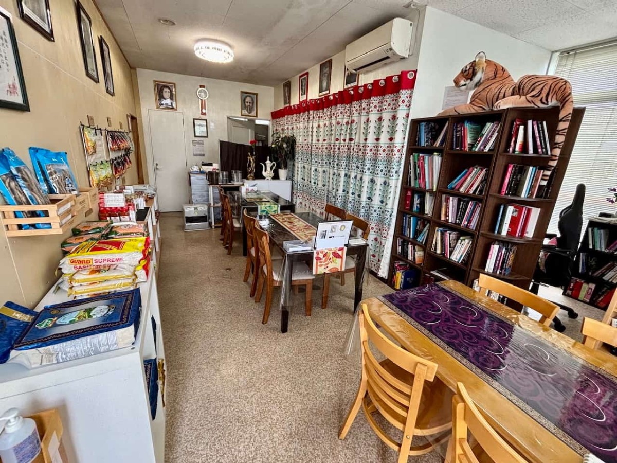 出雲市の『Ahmed』の内観。