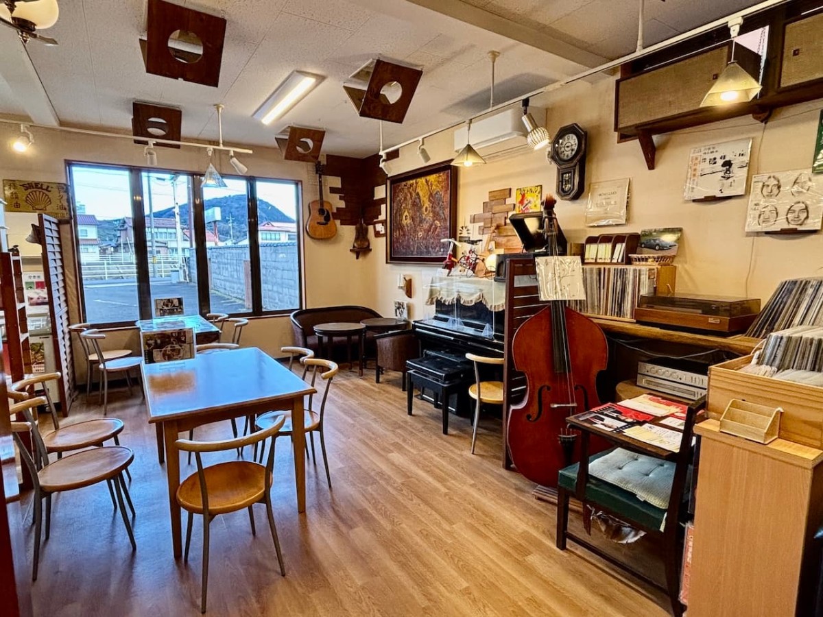 島根県大田市の『春光園』のカフェスペース。