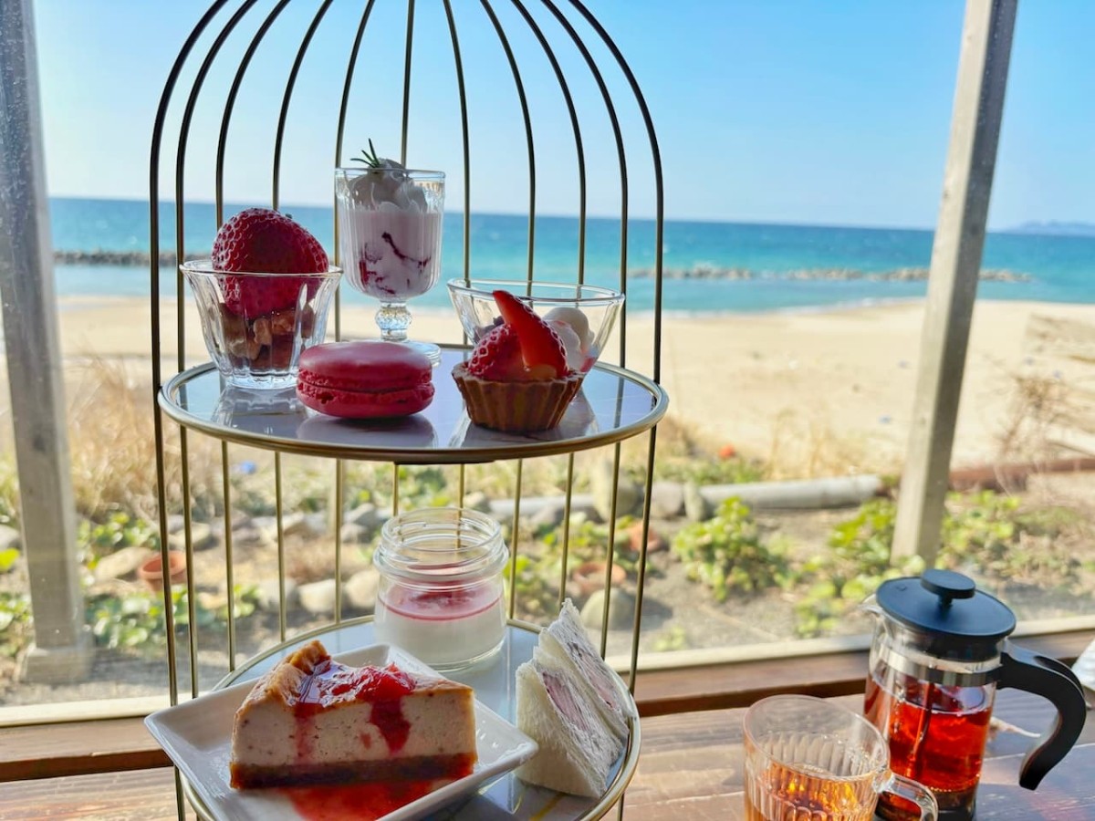 島根県出雲市の『Artemisia From ゆうずキッチン』の「いちごのアフタヌーンティー」。