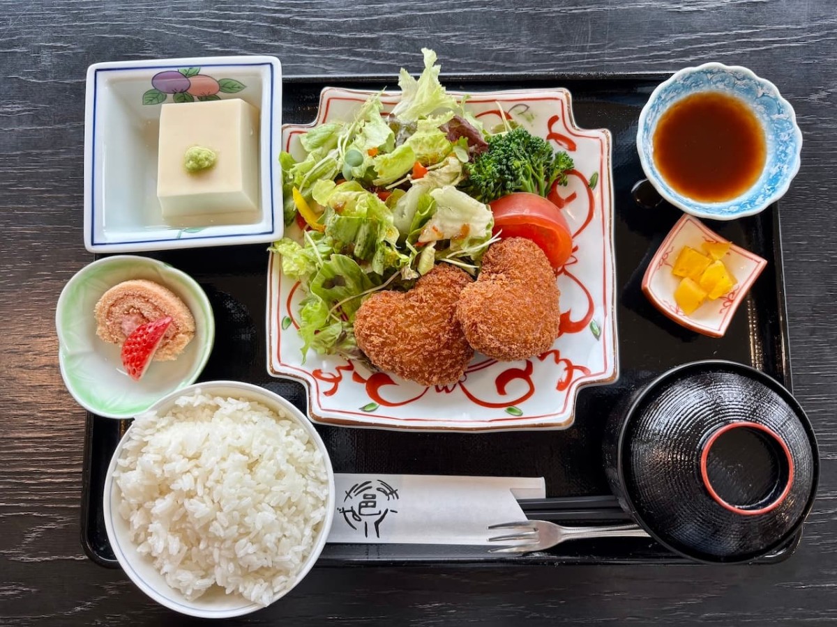 島根県美郷町のジビエ料理専門店『たまりば邑』のランチ「夢天下コロッケ定食」