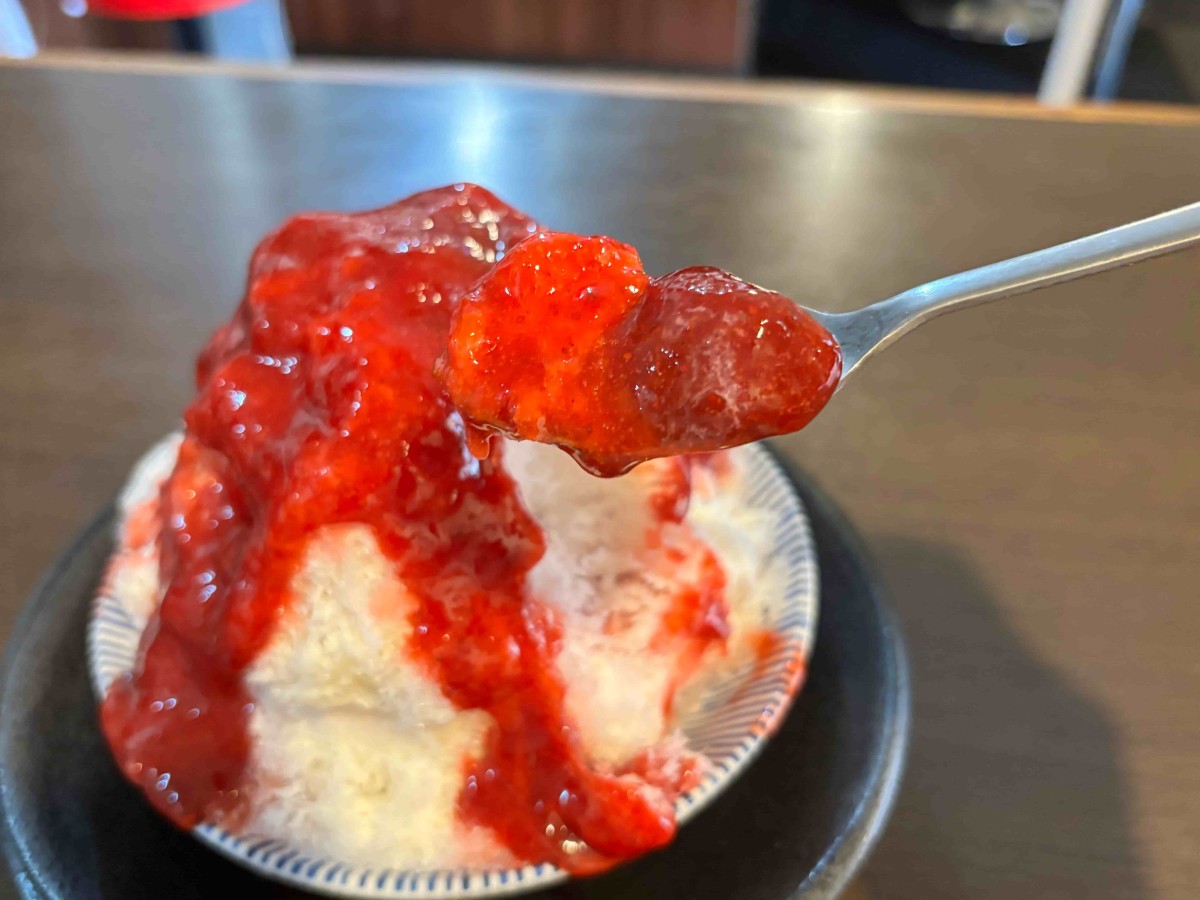 出雲市の『やきそばや』のかき氷「あまおう」を実食。