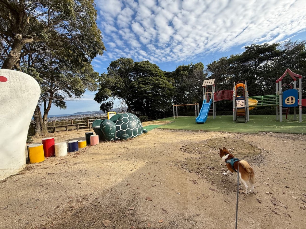 島根県益田市にある「万葉公園」の遊具広場