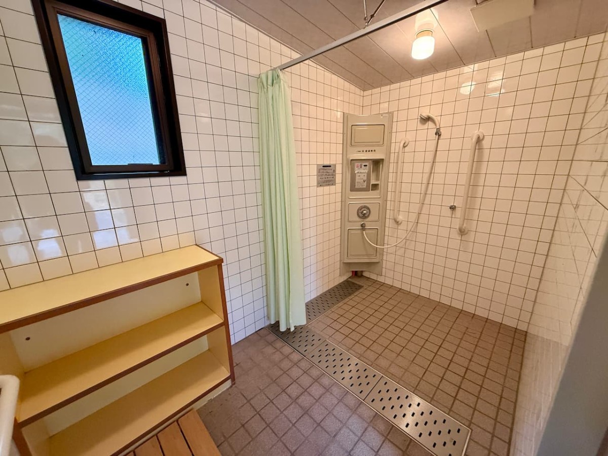 島根県益田市にある「万葉公園オートキャンプ場」シャワールーム