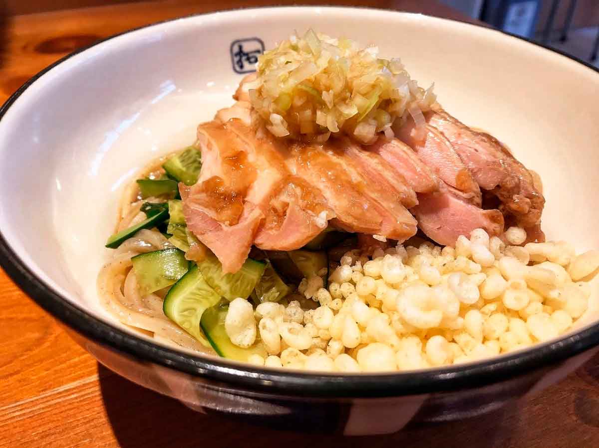 松江市 レアチャーシュー満載 鶏だしの冷やしぶっかけ麺 麺や拓 山陰の夏ラーメン 日刊lazuda ラズダ 島根 鳥取を知る 見る 食べる 遊ぶ 暮らすwebマガジン