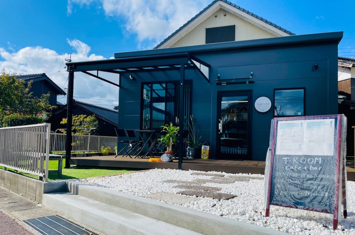 鳥取県倉吉市海田西町にあるカフェ「T-ROOM CAFE+BAR」