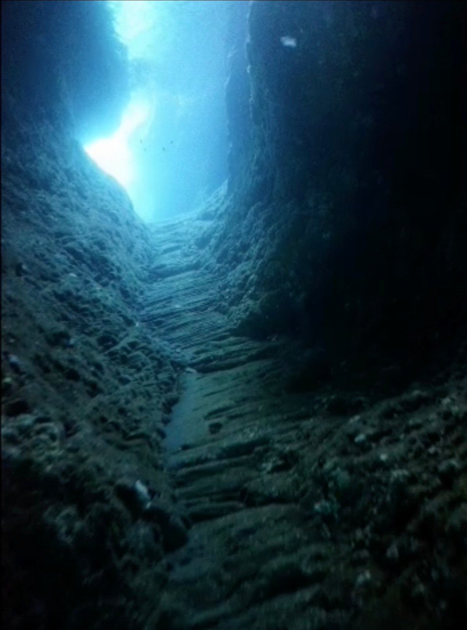 島根県出雲市日御碕の経島の海底遺跡、参道