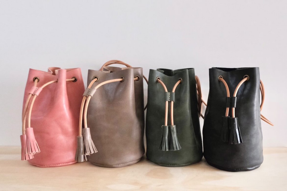 島根県安来市のレザークラフトEASTWOODの２WAY巾着バッグ