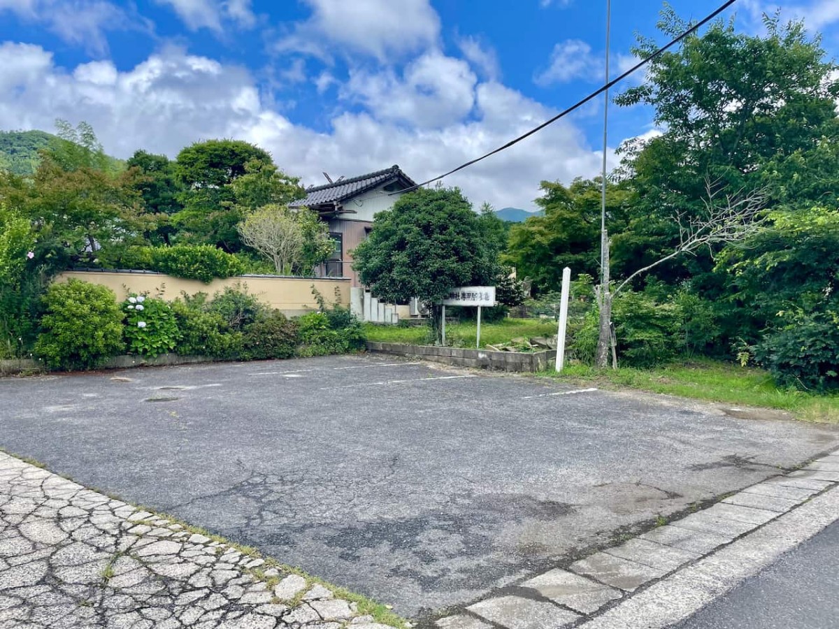 島根県松江市にある持田神社の駐車場