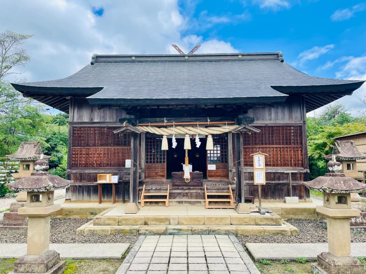 島根県松江市にある持田神社の拝殿