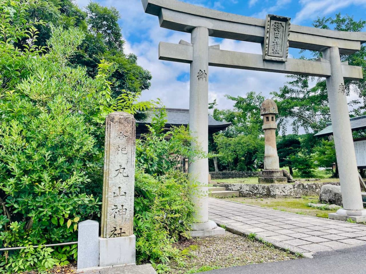 島根県松江市にある持田神社の石柱