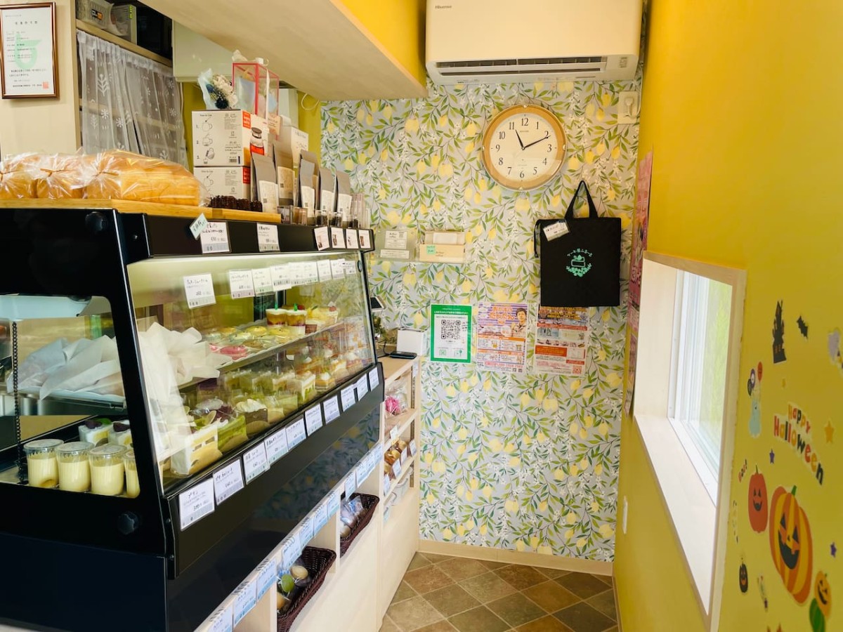 西伯郡南部町にあるケーキ屋ふるーるのショーケース