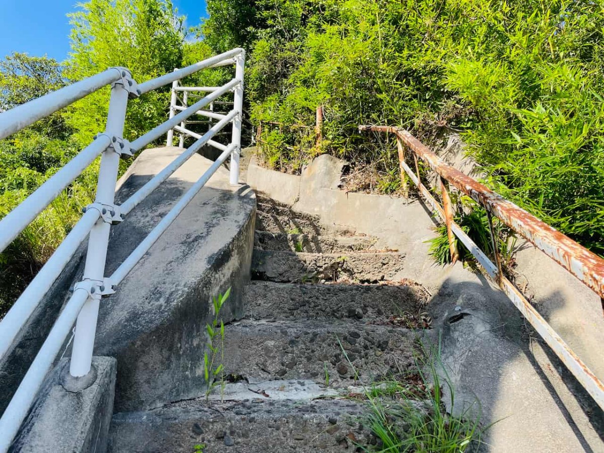 島根県安来市にある兎山に鎮座する猿田彦神社への階段