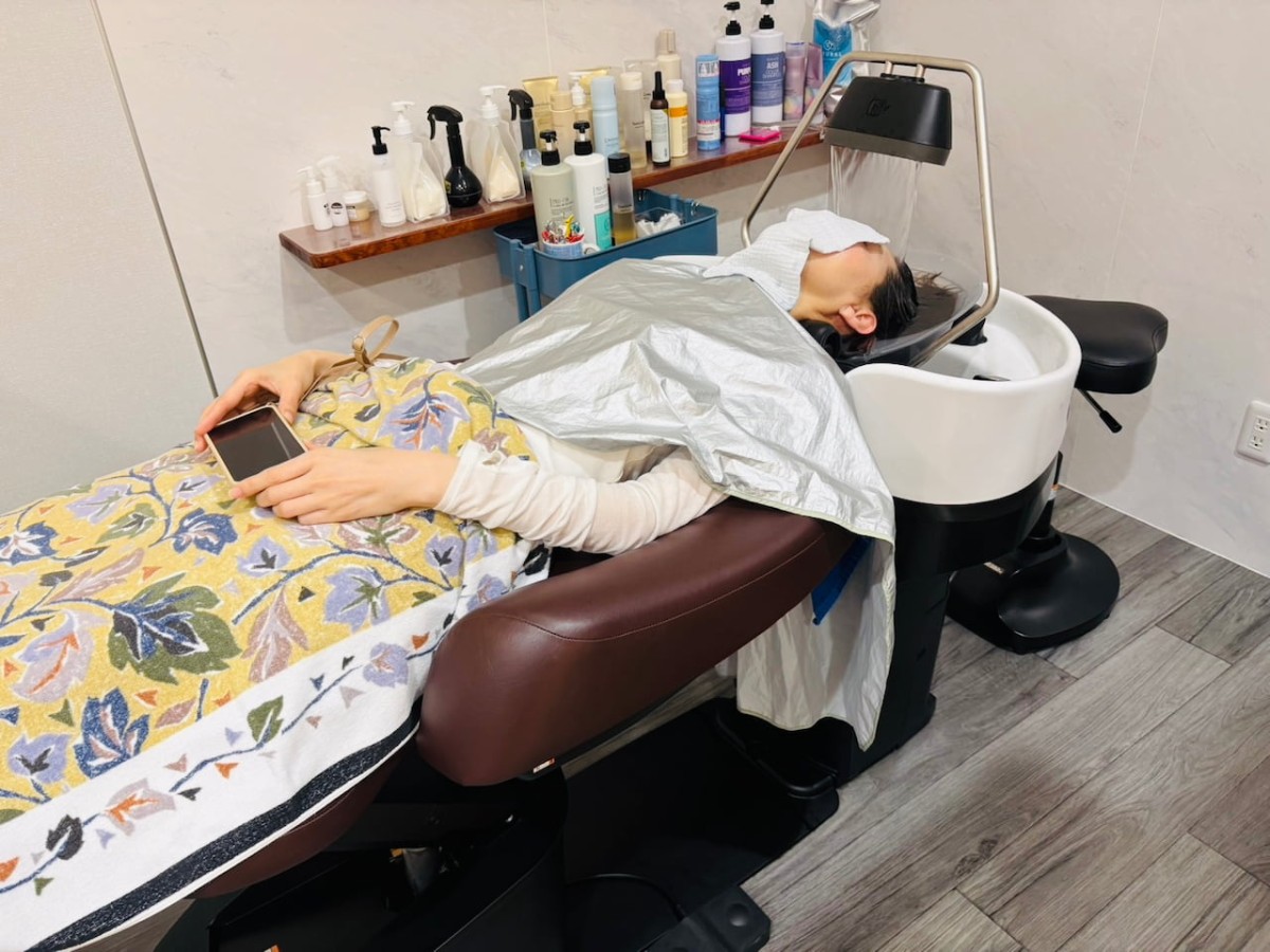 西伯郡南部町にある『hair salon Maru。』の頭浸浴
