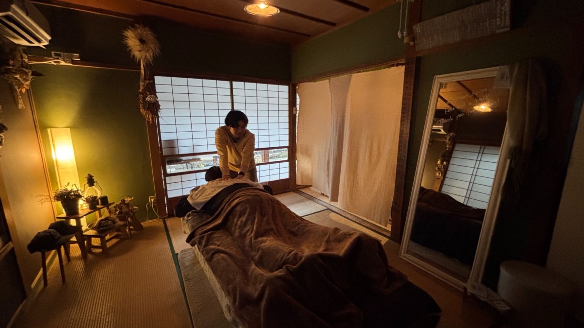 島根県出雲市今市町にある『富屋整体』施術所の様子