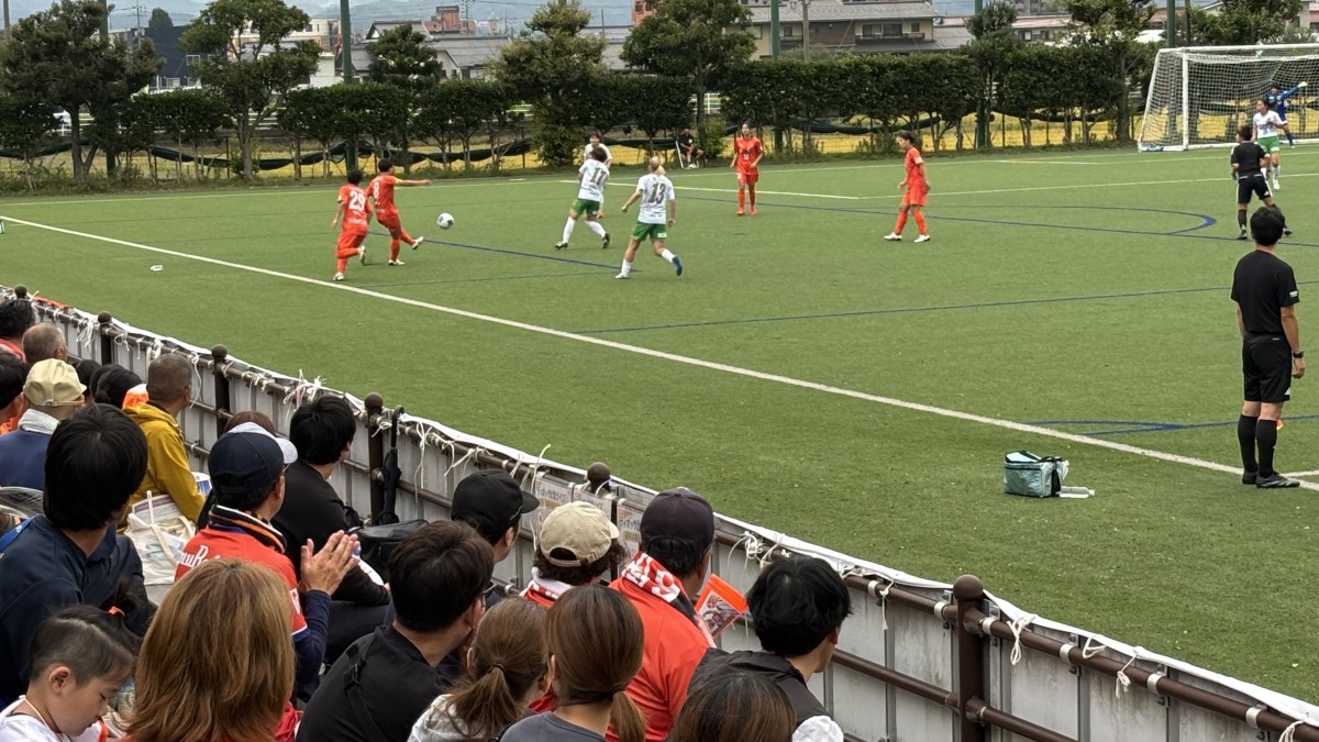 出雲市を本拠地とする『ディオッサ出雲FC』のホームゲームの試合の様子
