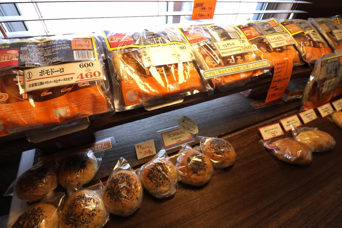 島根県松江市にある『Tesina』のパンとピザ