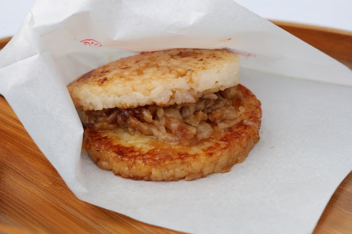 島根県松江市『OTEMAE MATSUE』の「島根和牛ライスバーガー」